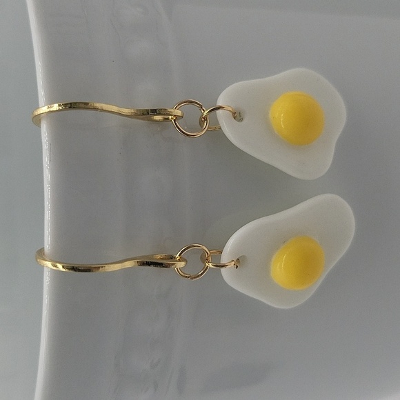 1717- Handmade Novelty Fried Eggs Dangle Earrings NWT - Picture 2 of 5